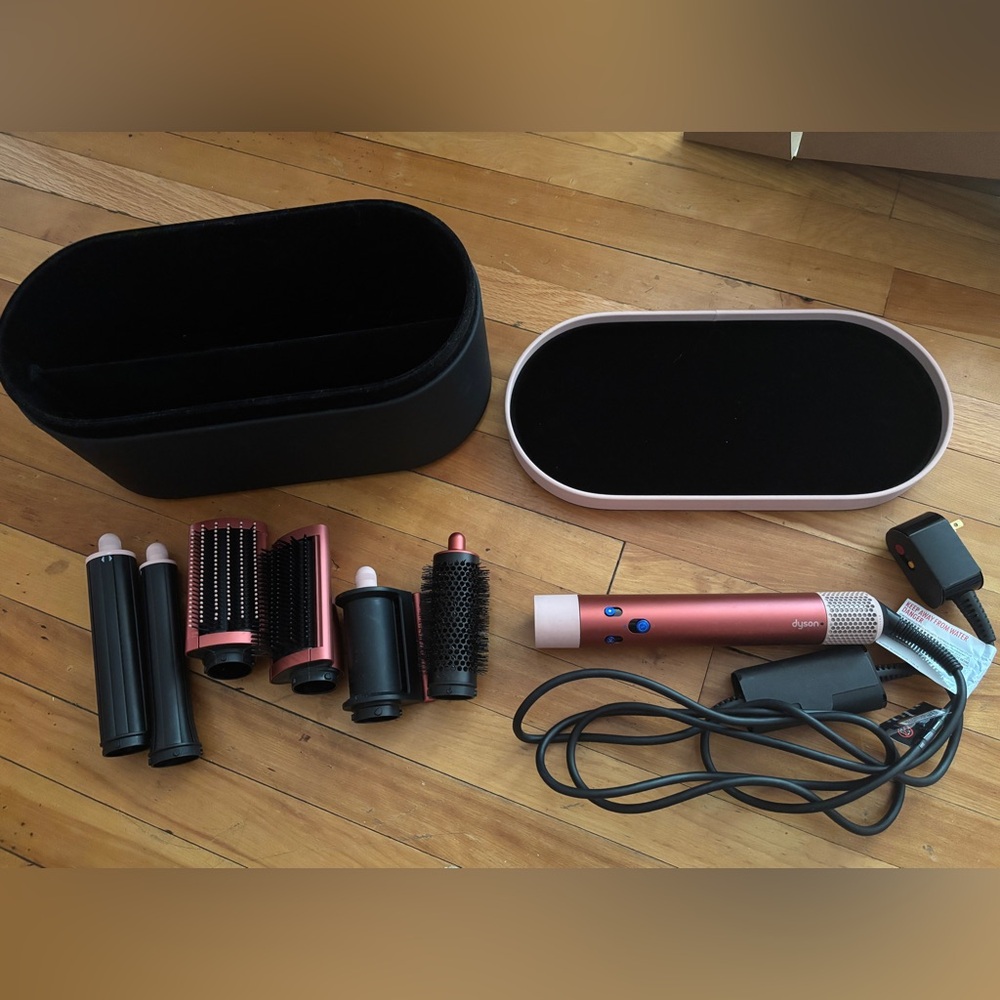 Dyson airwrap, accessories and case